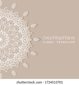 Plantilla de invitación o tarjeta con borde de marco е lacado, patrón de línea de doodle, elemento mandala. Fondo decorativo de arte de fibra de trabajo abierto para boda, tarjeta de saludo de San Valentín, invitación de cumpleaños