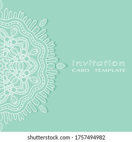 Plantilla de invitación o tarjeta con borde de marco е lacado, patrón de línea de doodle, elemento mandala. Fondo decorativo de arte de fibra de trabajo abierto para boda, tarjeta de saludo de San Valentín, invitación de cumpleaños