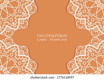 Plantilla de invitación o tarjeta con borde de marco е lacado, patrón de línea de doodle, elemento mandala. Fondo decorativo de arte de fibra de trabajo abierto para boda, tarjeta de saludo de San Valentín, invitación de cumpleaños