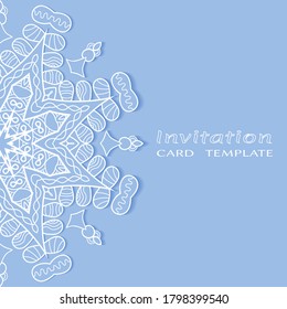 Plantilla de invitación o tarjeta con borde de marco е lacado, patrón de línea de doodle, elemento mandala. Fondo decorativo de arte de fibra de trabajo abierto para boda, tarjeta de saludo de San Valentín, invitación de cumpleaños