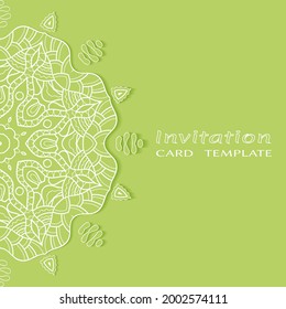 Plantilla de invitación o tarjeta con borde de marco е lacado, patrón de línea de doodle, elemento mandala. Fondo decorativo de obras de arte de fibra para bodas, tarjeta de saludo de San Valentín, invitación de cumpleaños