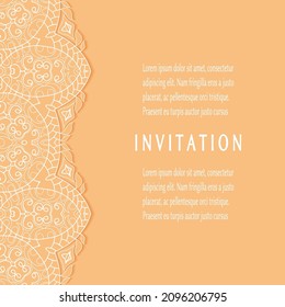 Einladung oder Kartenvorlage mit е Rahmenrahmen, doodle Linie Muster, mandala Element. Dekorative offene Arbeit figree Kunsthintergrund für Hochzeit, Valentinstag-Grußkarte, Geburtstagseinladung