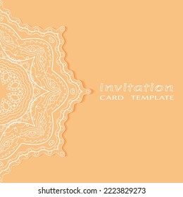 Plantilla de invitación o tarjeta con borde de marco е lacado, patrón de línea de doodle, elemento mandala. Fondo decorativo de arte de fibra de trabajo abierto para boda, tarjeta de saludo de San Valentín, invitación de cumpleaños