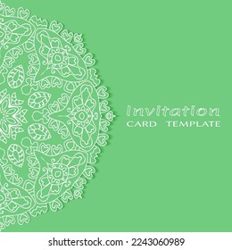 Plantilla de invitación o tarjeta con borde de marco е lacado, patrón de línea de doodle, elemento mandala. Fondo decorativo de arte de fibra de trabajo abierto para boda, tarjeta de saludo de San Valentín, invitación de cumpleaños