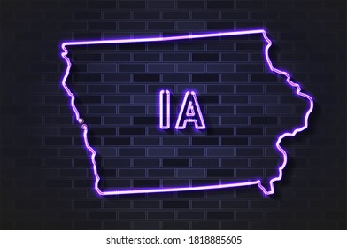 Iowa mapea lámpara de neón brillante o tubo de vidrio. Ilustración vectorial realista. Muro de ladrillo negro, sombra suave.