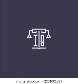Monograma inicial IQ para el logotipo de la firma de ley con imagen vectorial de escalas
