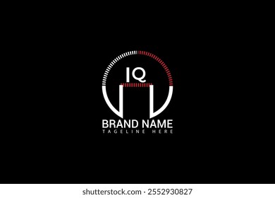 Diseño creativo del logotipo de la letra del IQ. IQ diseño único. Diseño del logotipo de la letra del IQ en fondo negro