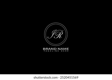 Diseño creativo del logotipo de la letra del IR. Diseño único del IR. Diseño del logotipo de la letra del IR en fondo negro.