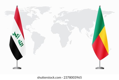 Flaggen von Irak und Benin für offizielle Treffen vor dem Hintergrund der Weltkarte.