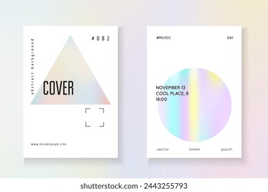 Hoja iridiscente. Fondo De Prisma Aislado. Póster minimalista. Etiqueta geométrica púrpura. Forma de arco iris. Banner de cristal. Diseño pastel. Lámina iridiscente violeta