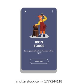 Trabajador De Forja De Hierro Con Vector De Instrumento De Martillo. Herrero Con Equipo Industrial Trabajando En La Forja De Hierro. Caracteres con la herramienta de trabajo pesado de la industria Ilustración de dibujos animados planos web