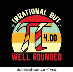 Diseño irracional pero bien redondeado de la camiseta de día pi