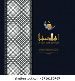 Fondo ornamental islámico con caligrafía árabe que significa "Bienvenida", símbolo de media luna y patrón islámico en azul marino y oro. Adecuado para carteles, volantes, invitaciones, tarjetas de felicitación, redes sociales y uso de impresión.