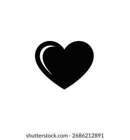 Aislado sobre un fondo blanco liso, un elegante corazón negro presenta un sutil reflejo en forma de media luna cerca de su curva superior izquierda, mejorando su diseño simple y moderno.