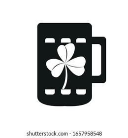Isolated beer mug. Saint patricks day - Vector