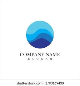 Logo de forma redonda aislada. Logotipo de color azul. Imagen de agua que fluye. Mar, océano, superficie fluvial