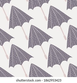Patrón aislado sin fisuras con paraguas de dibujos animados siluetas de doodle. Accesorio púrpura sobre fondo blanco. Fondo decorativo para el diseño de tejidos, impresión textil, envoltura, cubierta. Ilustración vectorial.