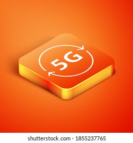 Isometric 5G nuevo icono de conexión inalámbrica a internet inalámbrico aislado en el fondo naranja. Tecnología de velocidad de datos de conexión de alta velocidad de red global. Vector.