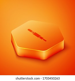 Isometrisches Audiobuchsymbol einzeln auf orangefarbenem Hintergrund. Audiokabel für die Soundausrüstung zum Anschluss. Steckkabel. Musikinstrument. Orangefarbene Hexagon-Taste. Vektorillustration-Illustration