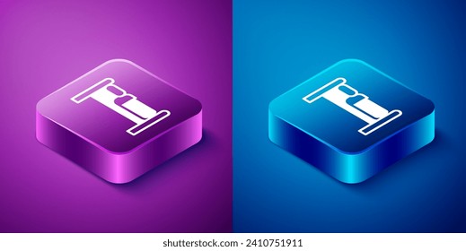 Icono de cama isométrica aislado en fondo azul y púrpura. Botón cuadrado. Vector