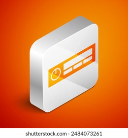 Icono de audio de coche isométrico aislado sobre fondo naranja. Icono de audio de coche de radio FM. Botón cuadrado plateado. Vector