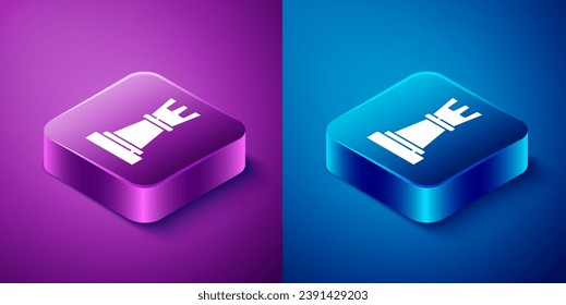 Icono de ajedrez isométrico aislado en fondo azul y púrpura. Estrategia empresarial. Juego, gestión, finanzas. Botón cuadrado. Vector