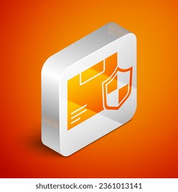 Seguridad de entrega isométrica con icono de escudo aislado en el fondo naranja. Seguro de entrega. Cajas de cartón aseguradas más allá del escudo. Botón cuadrado plateado. Vector