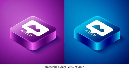 Icono de las pirámides egipcias isométricas aisladas en fondo azul y púrpura. Símbolo del antiguo Egipto. Botón cuadrado. Vector