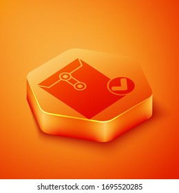 Sobre isométrico e icono de marca aislado en fondo naranja. Entrega de correo electrónico correcta, confirmación de entrega por correo electrónico. Botón hexágono naranja. Ilustración vectorial
