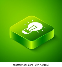 Bombilla isométrica con el concepto de icono de idea aislado en el fondo verde. Símbolo de energía e ideas. Concepto de inspiración. Botón cuadrado verde. Vector