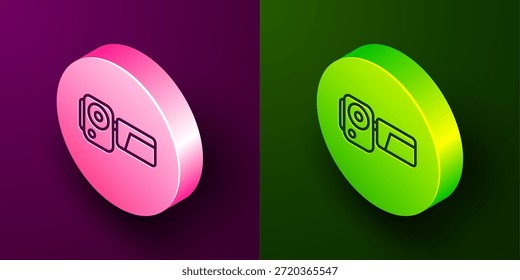 Icono de cámara de cine aislado en fondo púrpura y verde. Video Cámara. Cartel de la película. Proyector de película. Botón circular. Ilustración vectorial