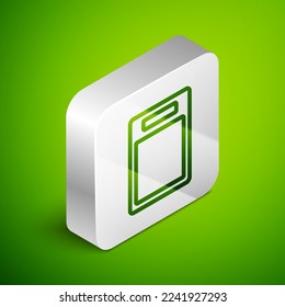 Línea isométrica Icono de tablero de corte aislado en fondo verde. Símbolo del tablero de corte. Botón cuadrado plateado. Vector