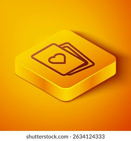 Linha isométrica Deck of playing cards ícone isolado no fundo laranja. Jogo de casino. Botão quadrado amarelo. Vetor