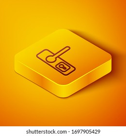 Icono de mango de línea isométrica aislado en fondo naranja. Señal de cierre de la puerta. Botón cuadrado amarillo. Ilustración vectorial