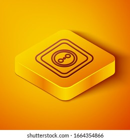 Línea isométrica Icono de toma eléctrica aislado en fondo naranja. Toma de corriente. Símbolo de rosette. Botón cuadrado amarillo. Ilustración vectorial