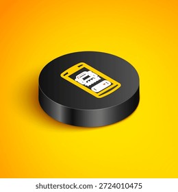 Línea isométrica Icono de coche compartido en línea aislado en fondo amarillo. Servicio de alquiler de coches online. Concepto de diseño de reserva en línea para teléfono móvil. Botón de círculo negro. Vector