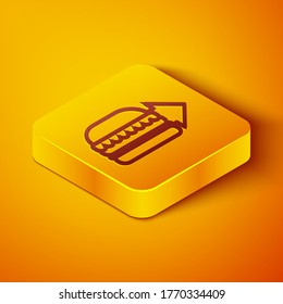 Línea isométrica Línea de pedidos online e icono de entrega de hamburguesas aislados en el fondo naranja. Botón cuadrado amarillo. Ilustración vectorial