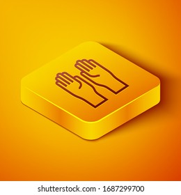 Línea isométrica Guantes de goma icono aislado en fondo naranja. Signo de protección de látex. Símbolo del equipo de limpieza de la casa. Botón cuadrado amarillo. Ilustración vectorial