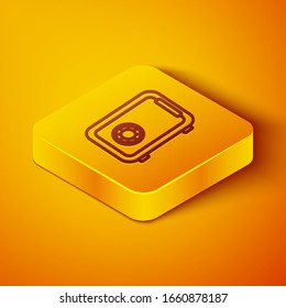 Isometric line Safe icono aislado en el fondo naranja. La puerta protege una bóveda de banco con una cerradura combinada. Protección de datos confiable. Botón cuadrado amarillo. Ilustración vectorial