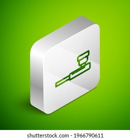 Línea isométrica Tubo de humo con icono de humo aislado en el fondo verde. Tubo de tabaco. Botón cuadrado plateado. Ilustración vectorial