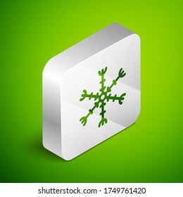 Isometric line Snowflake icon aislado en fondo verde. Botón cuadrado plateado. Ilustración vectorial