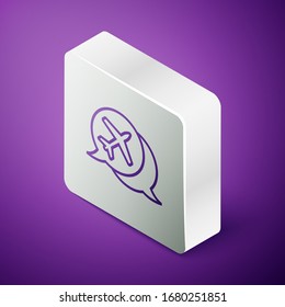 Isometrische Linie Sprechblase mit Flugreisebild Symbol einzeln auf violettem Hintergrund. Flugverkehrszeichen. Feiertage-Symbol. Silberquadrat-Taste. Vektorillustration-Illustration