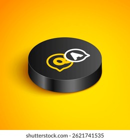 Linha isométrica Balões de fala com o ícone Pergunta e Resposta isolado no plano de fundo amarelo. Símbolo Q e A. Sinal de FAQ. Gráfico e bolhas de fala de bate-papo. Botão círculo preto. Vetor