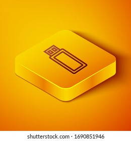 Icono de unidad flash USB de línea isométrica aislado en fondo naranja. Botón cuadrado amarillo. Ilustración vectorial