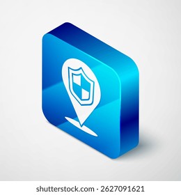 Ícone de escudo de localização isométrica isolado em fundo cinza. Conceito de seguro. Sinal de guarda. Segurança, proteção, conceito de privacidade. Botão quadrado azul. Vetor