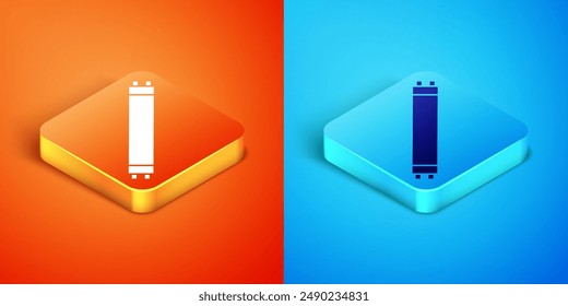 Icono de lámpara de ahorro de energía fluorescente de luminiscencia larga isométrica aislado sobre fondo naranja y azul.  Vector