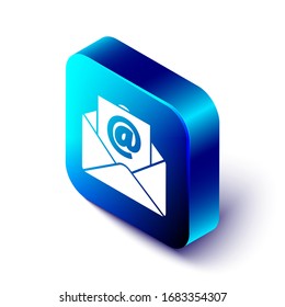 Isometric Mail and e-mail icon aislado en fondo blanco. Símbolo de sobres e-mail. Signo de mensaje de correo electrónico. Botón cuadrado azul. Ilustración vectorial