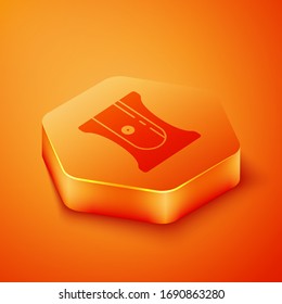 Isometric Pencil sharpener icono aislado en el fondo naranja. Botón hexágono naranja. Ilustración vectorial