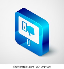 Isometric Protest icon aislado en fondo gris. Encuentro, manifestante, piquete, discurso, pancarta, pancarta de protesta, petición, líder, folleto. Botón cuadrado azul. Vector