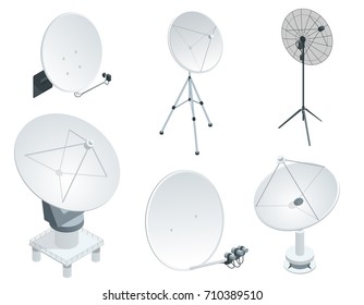 Изометрический набор спутниковых антенн антенн на белом. Беспроводное оборудование связи.